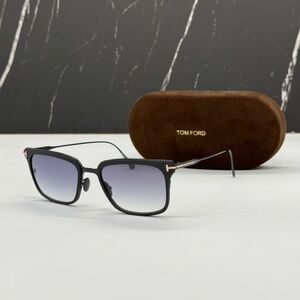 NEW TOM FORD TF831 02B UNISEX SUNGLASSES TOM FORD HAYDEN FT0831/S 02B TITANIUM